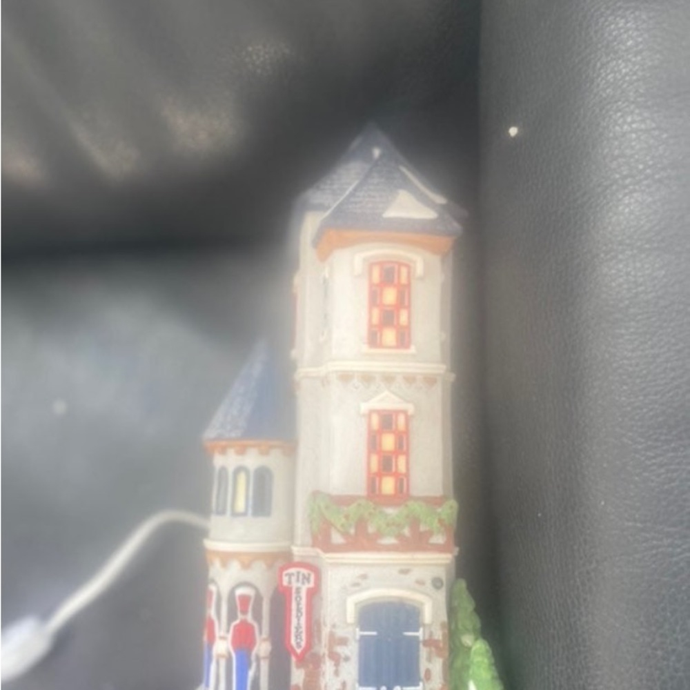 ⭐️Department 56⭐️Tin Soldier Shop